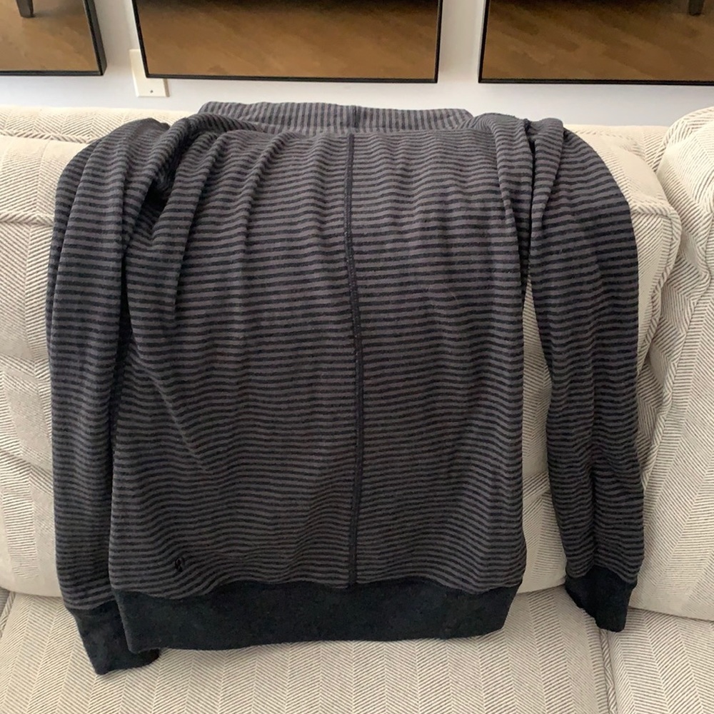 Lululemon 4 sweatshirt